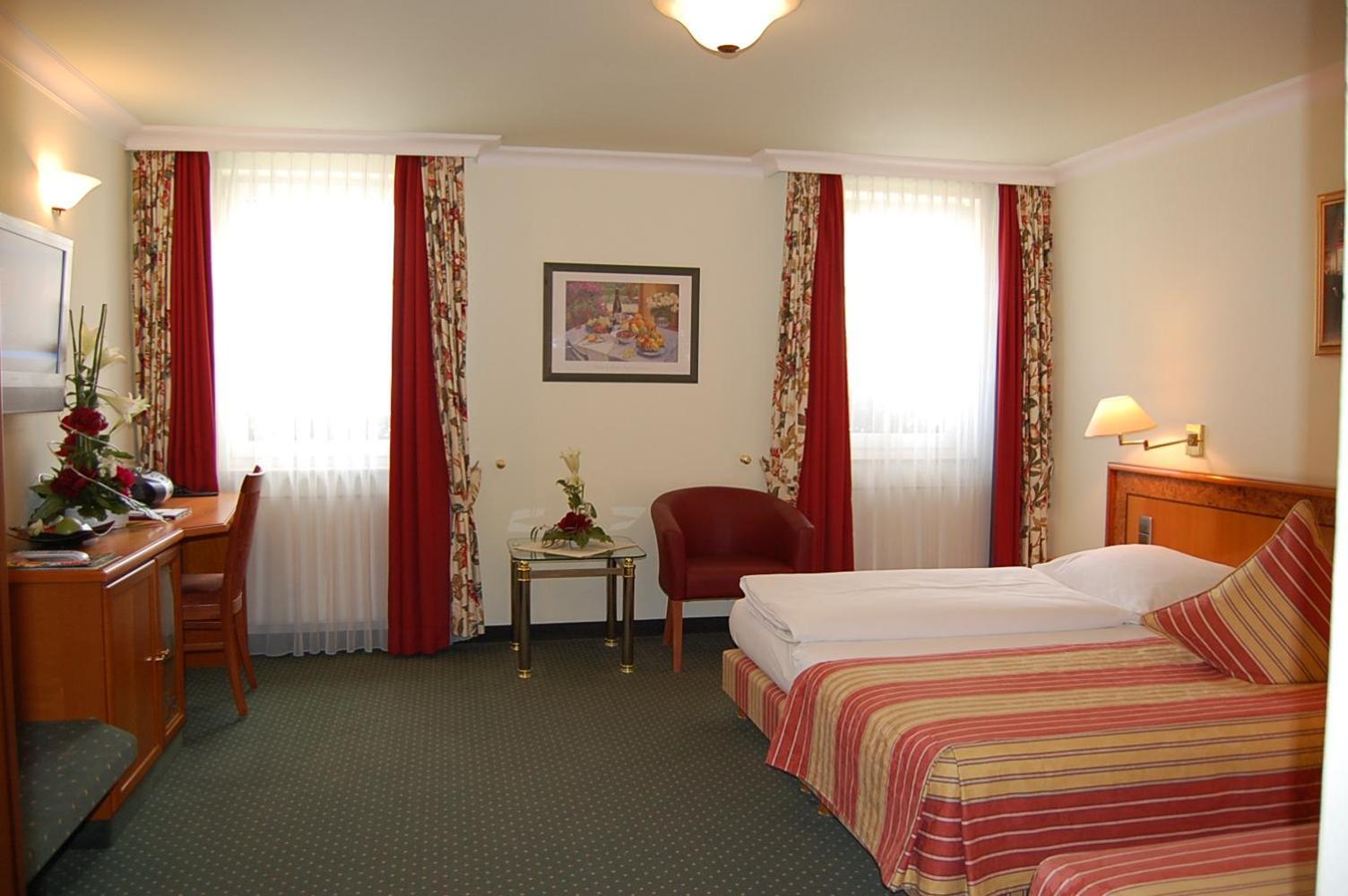 Hotel Ochsen Штутгарт Экстерьер фото